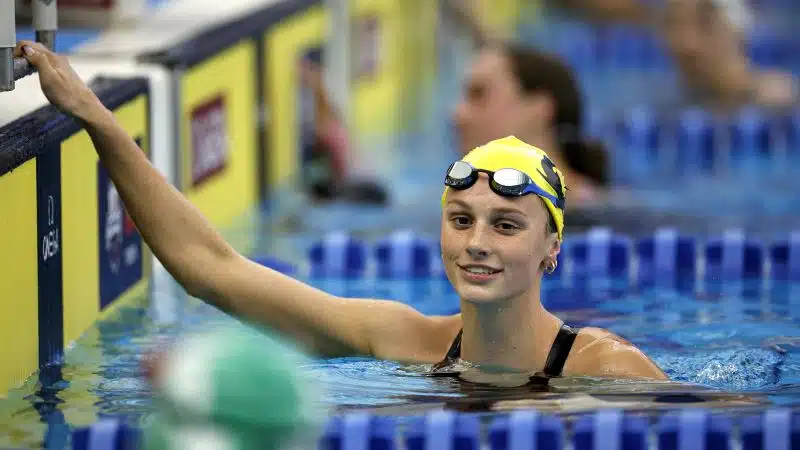 Canadian teenage swimmer Summer McIntosh breaks another world record | CNN